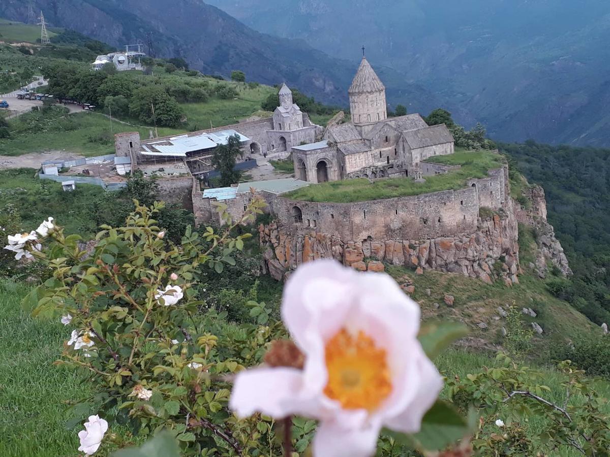 Aida Bed & Breakfast Tat'ev Bagian luar foto